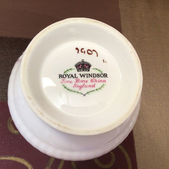 Royal Windsor Dainty Roses Tea Coffee Mug - Picture 3 of 5